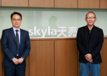 ◤ HPE製造暨電信事業處副總經理朱俊豪(左)，天亮醫療董事長暨執行長廖學福(右)