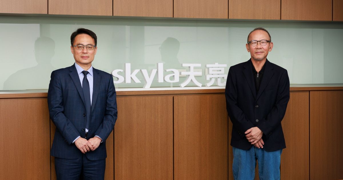◤ HPE製造暨電信事業處副總經理朱俊豪(左)，天亮醫療董事長暨執行長廖學福(右)