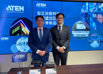 宏正自動科技資深副總經理林勇達(左)及財務長暨發言人田慶威(右)