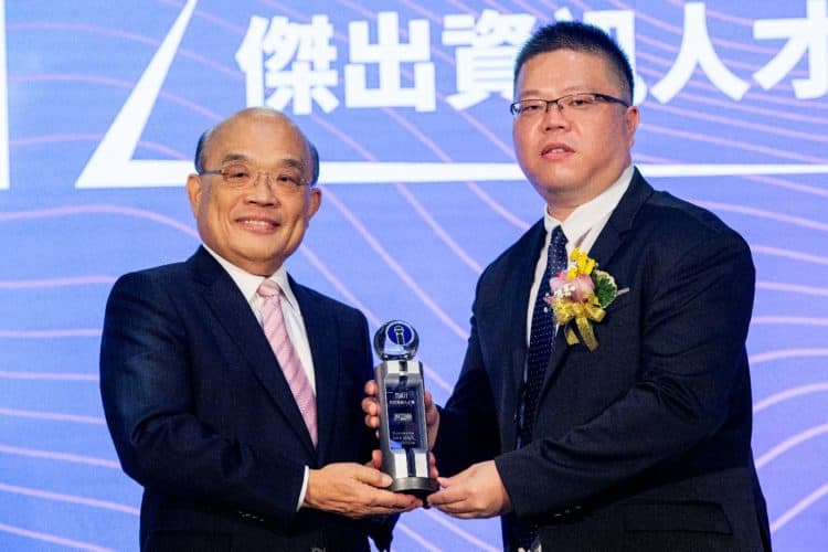 奧義智慧吳明蔚博士獲傑出資訊人才獎　三位創辦人齊心打造世界頂尖 AI 資安品牌