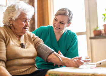 HPE Aruba Networking SASE 整合生成式 AI 及網路安全，打造「智慧醫療」銀髮照護中心！