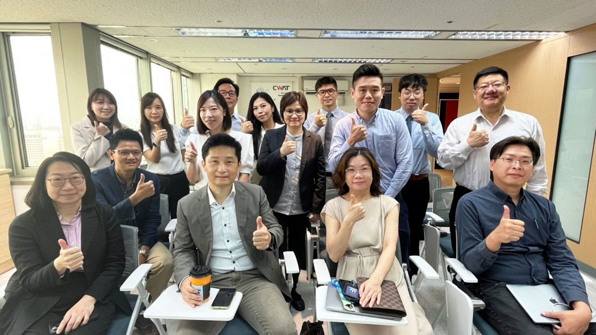 來毅團隊與NTT DATA團隊於專案啟動會議合影