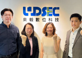 NTT DATA大中華區雲計算事業群總經理林哲瑩(右一)、來毅總經理林欣怡(右二)、Oracle NetSuite台灣總經理林婉玲(左二)、來毅技術長張嘉顯(左一)於專案啟動會議合影