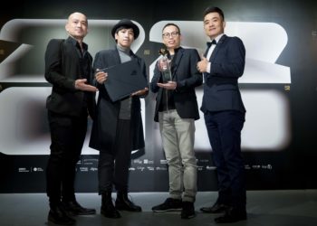 ROG Zephyrus Duo 15 勇奪「金點」年度最佳設計獎