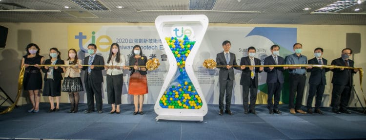 【圖1】「2020台灣創新技術博覽會」展前記者會各部會代表合影