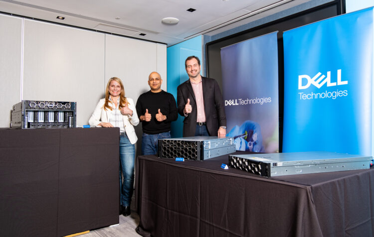 AI&ML與加速器優化運算總監Andrea Booker_（左）、PowerEdge、HPC與核心運算部門副總裁Rajesh Pohani（中）、PowerEdge資深總監David Schmidt（右）