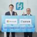 【新聞圖片】富邦金控總經理韓蔚廷（圖右）與台灣微軟總經理卞志祥（圖左）共同宣布，成為全台第一個正式使用 microsoft 365 將辦公應用數位化，實現安全智慧辦公的金融機構。