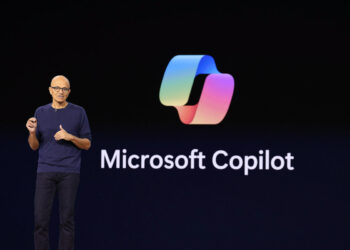 【新聞圖片一】微軟董事長兼執行長 Satya Nadella 於 Microsoft Ignite 2023 大會上宣布多項更新。 Edited