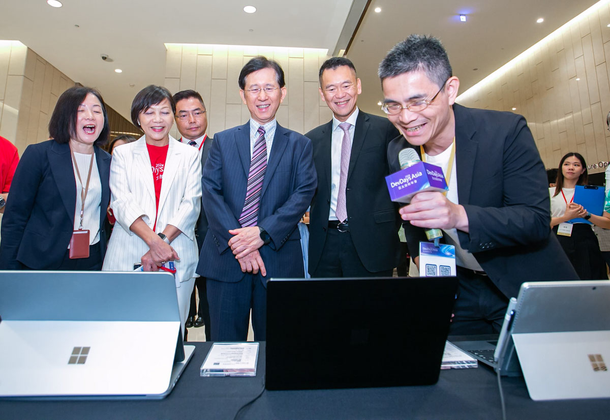 Microsoft Surface 展示創新解決方案。