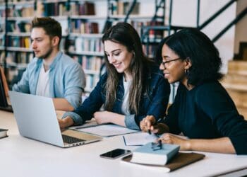 【新聞照片1】lenovo於momo購物網、pchome 24h與lenovo官網旗艦店推出限時優惠活動。