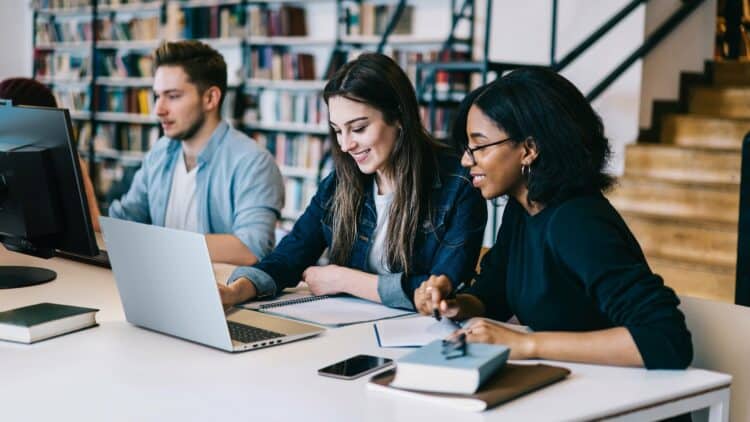 【新聞照片1】lenovo於momo購物網、pchome 24h與lenovo官網旗艦店推出限時優惠活動。