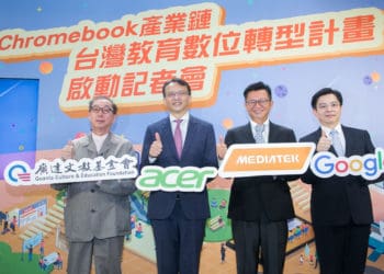 (左起)全球科技大廠廣達總裁林百里、宏碁執行長陳俊聖、聯發科技資深副總經理游人傑所組成的Chromebook產業鏈，超前佈署透過生...