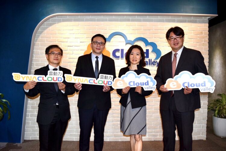 【新聞照片】伊雲谷與雲動力資訊，達成戰略合作協議，啟動「雙邊全產品及技術服務交互代理」，滿足成長快速的台灣雲端市場需求。