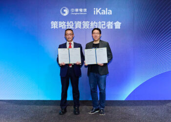 【新聞照片一】中華電信企業客戶分公司總經理張本元、ikala共同創辦人暨執行長程世嘉於策略投資簽約記者會合影 Edited
