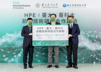 圖左至右依序為HPE-標準運算系統事業群台灣研發中心副總裁-郭崧俠-、國立臺灣大學研發長-李百祺、國立臺灣科技大學產學長-楊成發