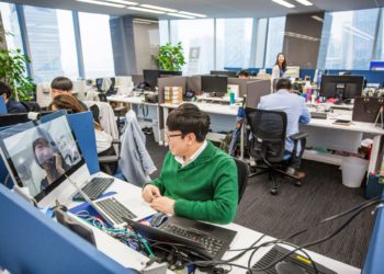 全新的思科網際網路、安全性、雲端和協作解決方案，有助企業重新思考工作方式，同時維持員工安全、緊密聯繫，以及高效的生產力