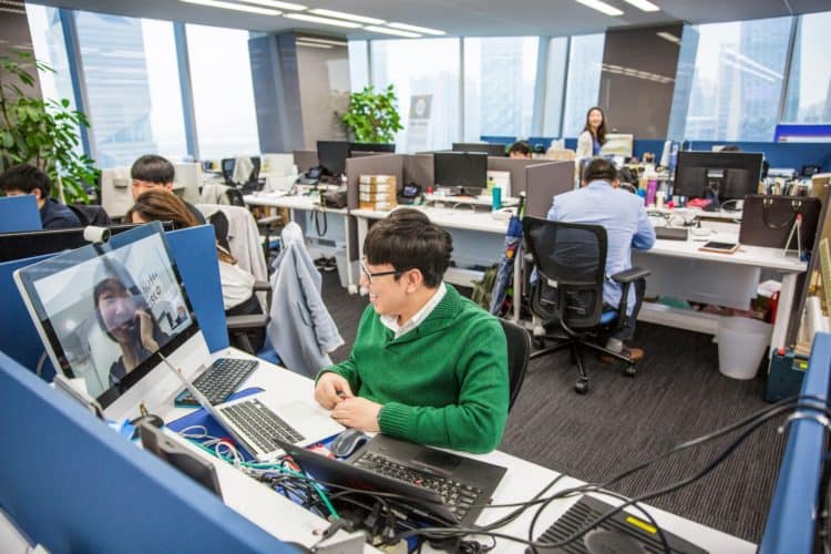 全新的思科網際網路、安全性、雲端和協作解決方案，有助企業重新思考工作方式，同時維持員工安全、緊密聯繫，以及高效的生產力