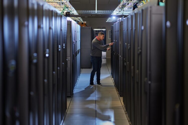 圖1：施耐德電機提供有彈性的資料中心硬體架構，結合雲端科技軟體平台，軟硬兼備協助企業為進入元宇宙做好準備。