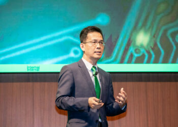 施耐德電機樓宇事業部總經理邱柏毓表示，透過電氣化和數位化的雙軸轉型，能協助企業邁向更加永續及韌性的世界