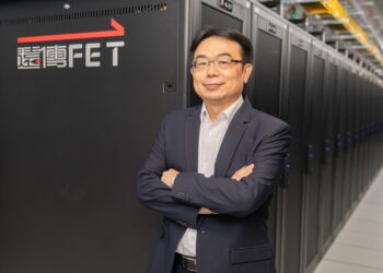 圖1：遠傳電信攜手施耐德電機打造低耗能、高效率且智慧的未來機房，實現智慧綠機房的轉型願景。（圖為：遠傳企業暨國際事業群資深經理楊金祥）