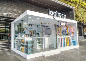 Logi Store台中勤美誠品綠園道1F戶外快閃店將絢爛繽紛的色彩帶入文青氣息滿滿的勤美誠品綠園道。
