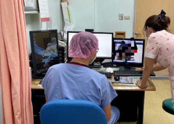 奇唯攜手屏東榮院疫情間快速推動「無接觸視訊看診服務」，為偏鄉打造不間斷的醫療服務。