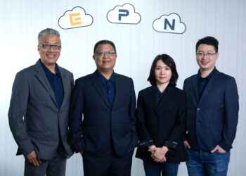 (左起)易上雲總經理葉精良、伊雲谷集團董事長暨創辦人蔡佳宏、易上雲董事長林儀與易上雲董事譚子聰