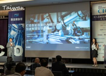 戴爾科技集團技術副總經理梁匯華（左）與數位無限軟體營運長吳宣儀。