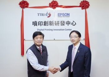 Epson 與紡研所共同打造的「噴印創新研發中心」於11日盛大開幕，強強聯手協助傳統紡織產業進行數位轉型。