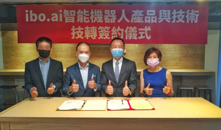 照片一 大世科、網際智慧攜手合作發展AI智能客服簽約儀式，大世科董事長沈柏延(右2)、總經理劉盈秀(右1)、網際智慧董事長張永聲(左2)、總經理晁旭光(左1)