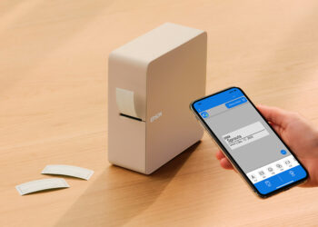 產品照片二：全新label editor mobile app介面簡潔、高編輯彈性，讓用戶盡情發揮標籤創意，並支援ios與android用戶使用。