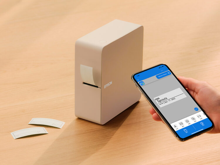產品照片二：全新label editor mobile app介面簡潔、高編輯彈性，讓用戶盡情發揮標籤創意，並支援ios與android用戶使用。