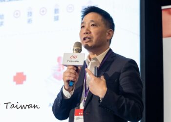 用友網絡副總裁兼數智平台事業部總經理羅小江