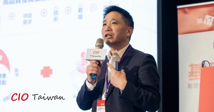 用友網絡副總裁兼數智平台事業部總經理羅小江