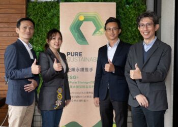 由右至左依序為pure storage大中華區技術總監 何與暉、pure storage東盟及大中華區副總裁 蔡烽隆、pure storage台灣區總經理 呂晏緹、hopax聚和國際資訊長 王邦畯