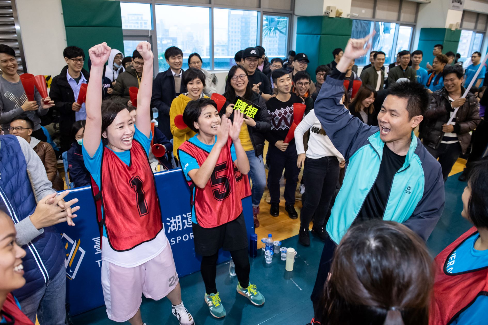 精誠舉辦多項「運動競賽」，號召員工一起參與運動，期望長期培養員工健康活力。