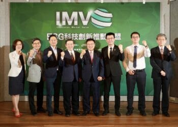 精誠資訊董事長林隆奮（左三）宣布加入由大聯大控股與商周集團共同倡議的「esg科技創新推動聯盟」，未來將攜手科技產業夥伴，用科技行善擴大永續影響力...