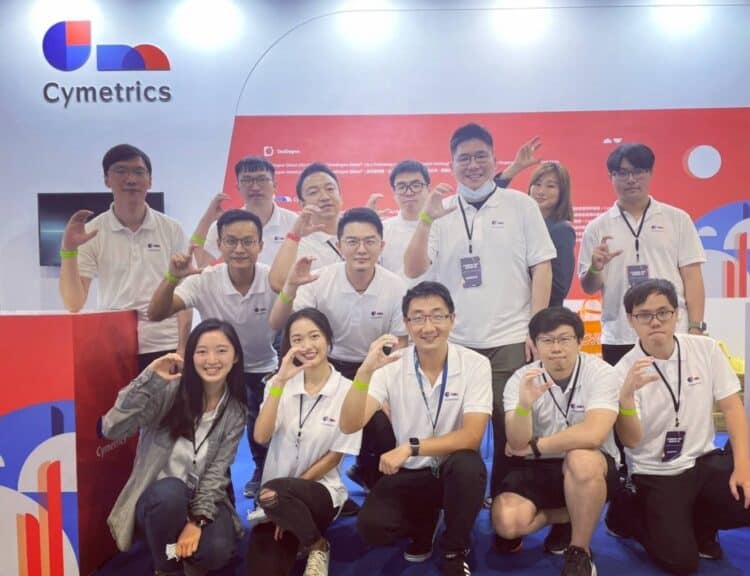 負責人周彥儒（前中）集結由金融業資安風險管理及系統滲透測試專家所組成的cymetrics團隊