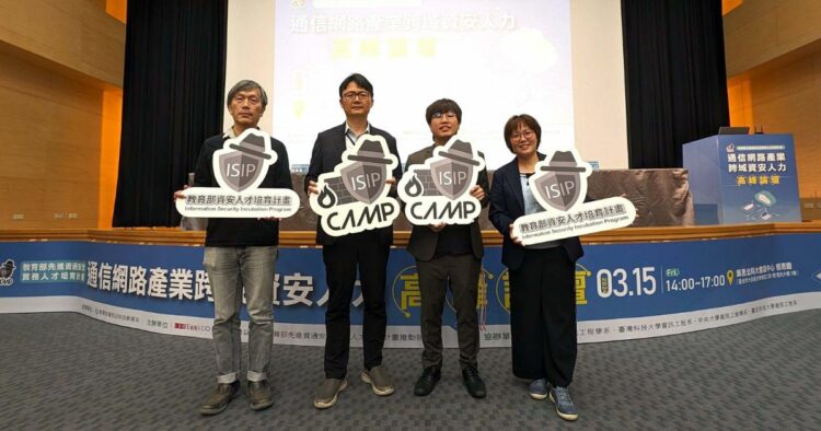 ◤ 圖左起為國立臺灣科技大學鮑興國教授、財團法人電信技術中心林炫佑副執行長、爍雲科技共同創辦人曾子維、中央大學林家瑜助理教授。