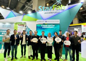 高市府經發局4日帶領參與「建構亞灣創新生態系計畫」優秀新創參與國際指標新創大展innovex，並舉辦「亞灣創新，攜手共贏」主題活動，展示計畫成果。 高市府經發局 提供