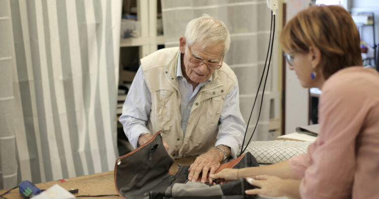 黃冠凱後疫情時代智慧醫療_edited